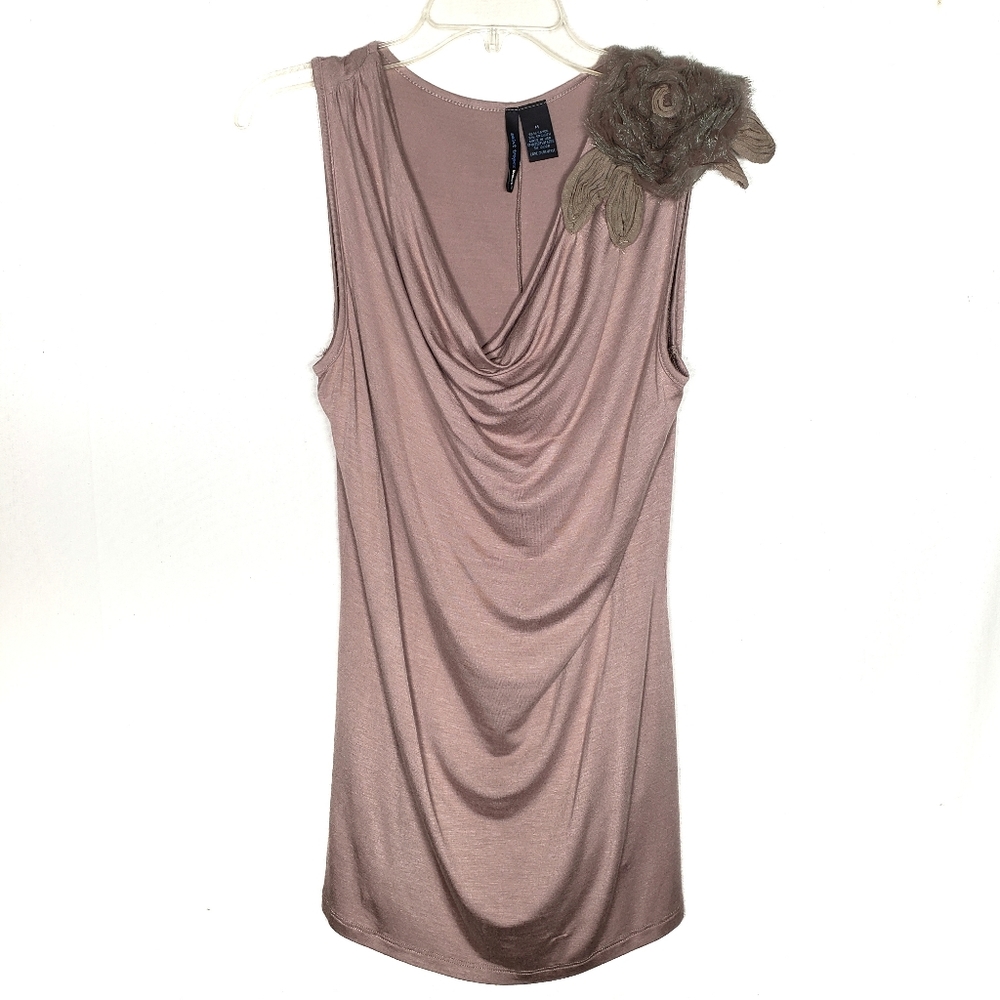 Beige tank top floral shoulder embellishment M